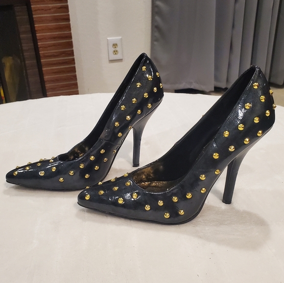 Fahrenheit Shoes - Fahrenheit Women's Gold Studded Pumps Dark Blue Size 7.5